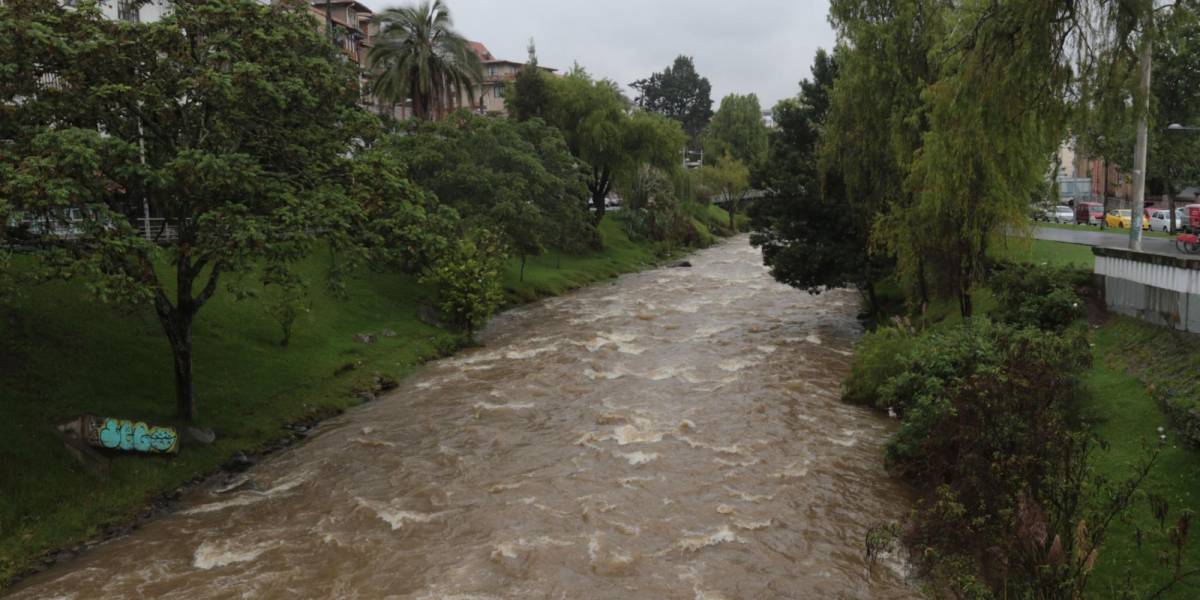 Etapa confirma que el caudal de los ríos en Cuenca se incrementa con las lluvias previstas hasta el 22 de abril