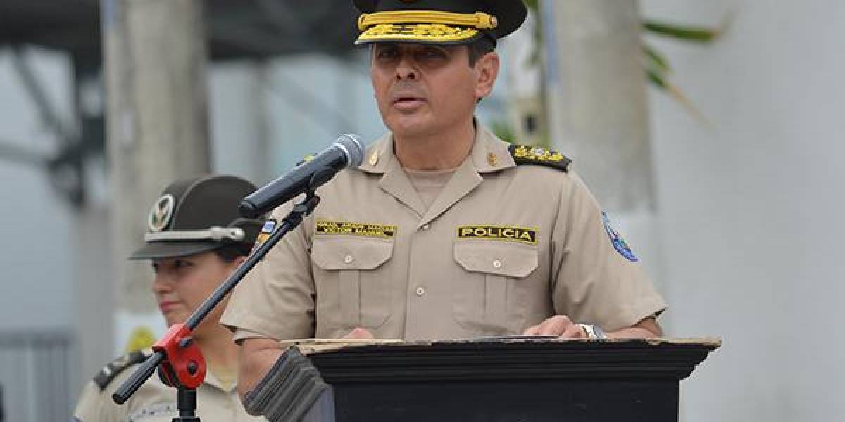 Guillermo Lasso cesó al general Víctor Araus por no cumplir los requisitos de ascenso