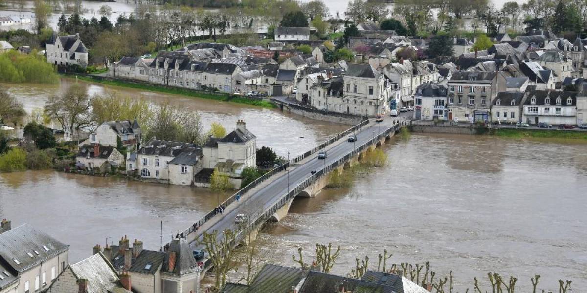Un centenar de evacuados y un desaparecido dejan riadas históricas en Francia