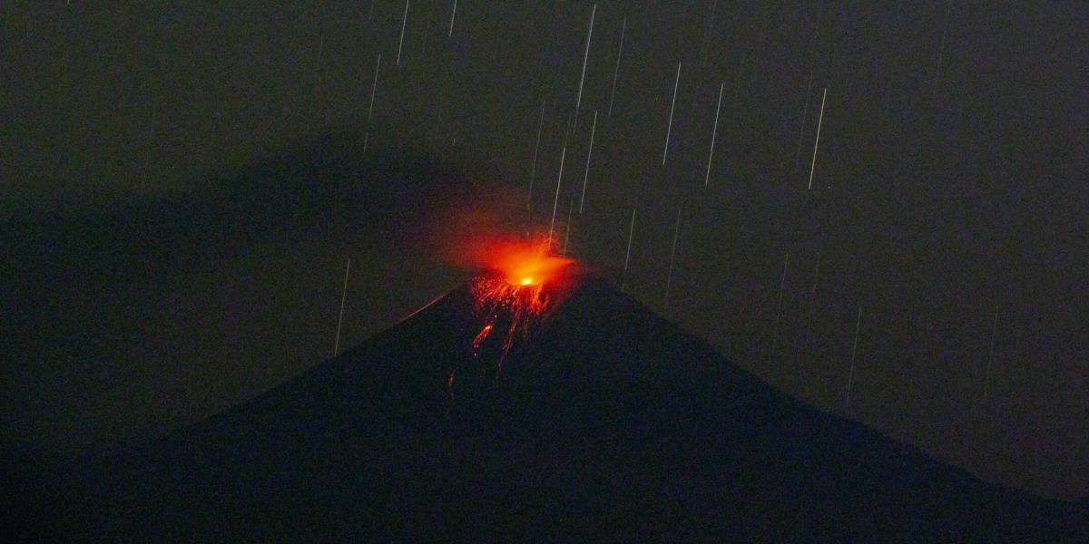 El volcán Sangay genera 35,5 explosiones cada hora