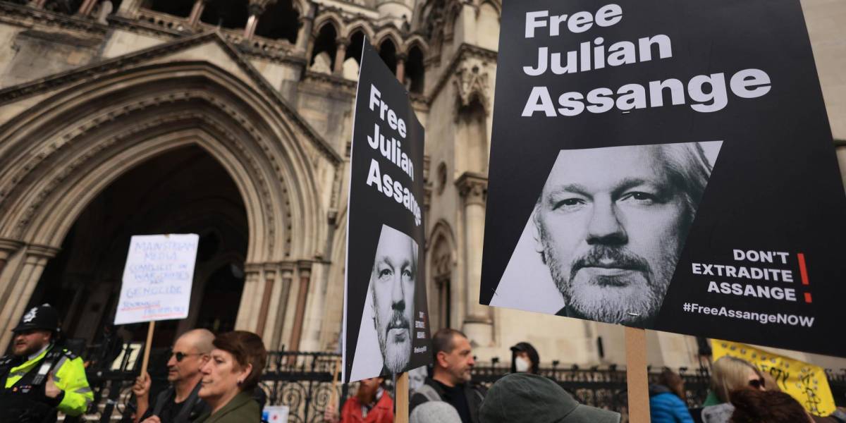 Biden dice que EE.UU. está evaluando poner fin al proceso legal contra Julian Assange
