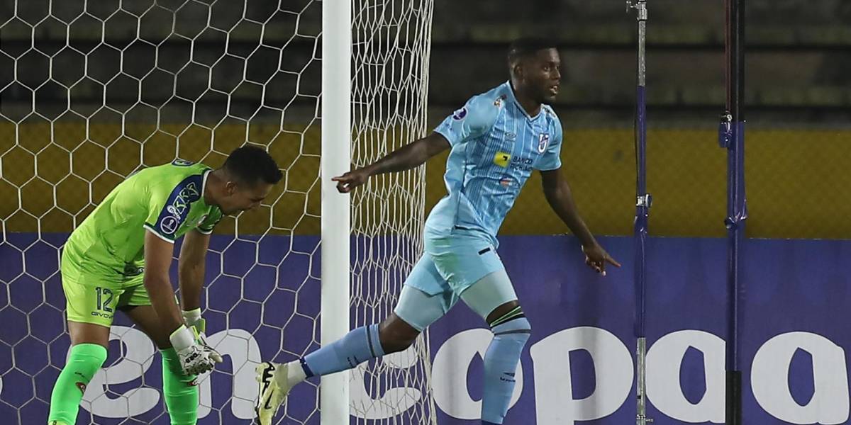 U. Católica golea 4-0 a La Calera y lidera su grupo en la Copa Sudamericana