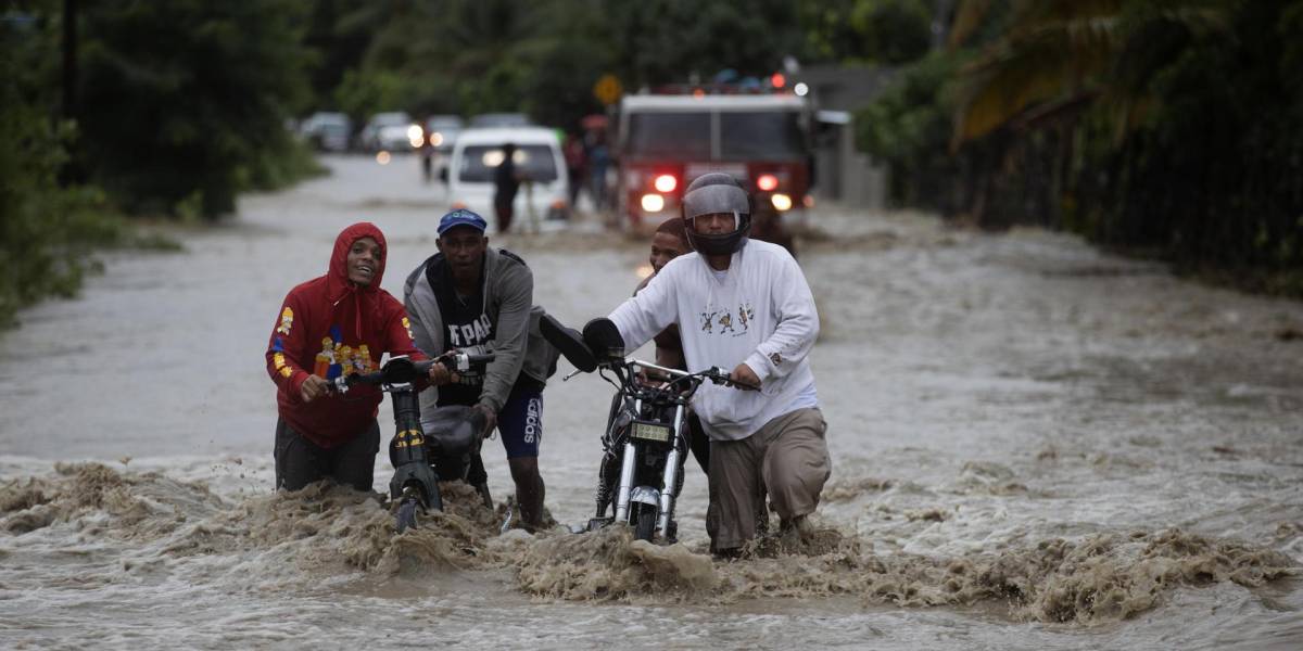 Suben a 14 los muertos por las lluvias más copiosas registradas en República Dominicana