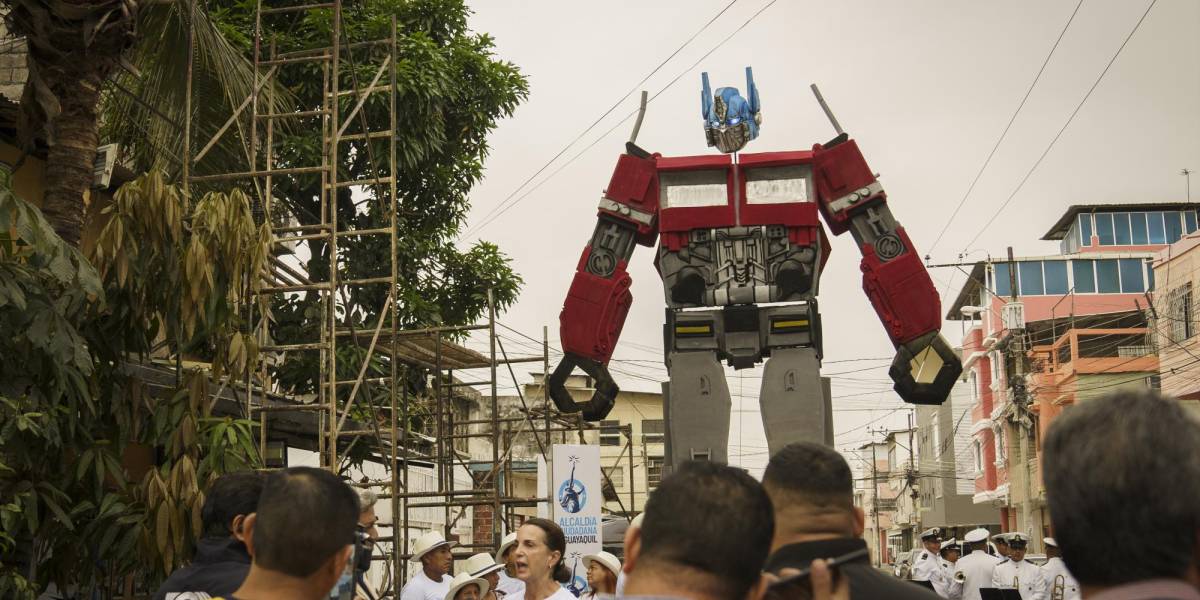 La Ruta de los Gigantes, en el Suburbio de Guayaquil, funcionará hasta el 13 de enero
