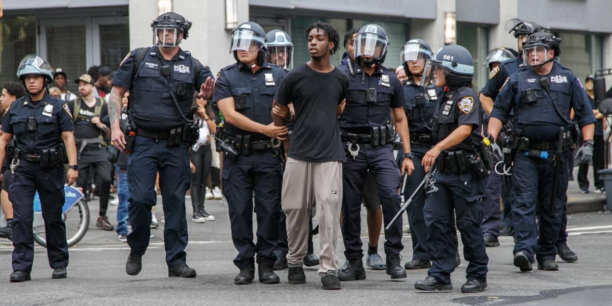 Nueva York libera al streamer que causó caos en Manhattan al prometer consolas gratis