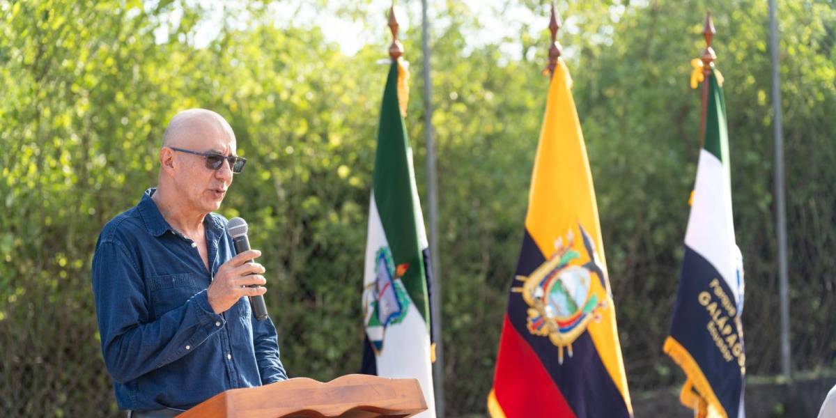 Ministra de Ambiente remueve a director de Parque Nacional Galápagos tras incidente de pirotecnia