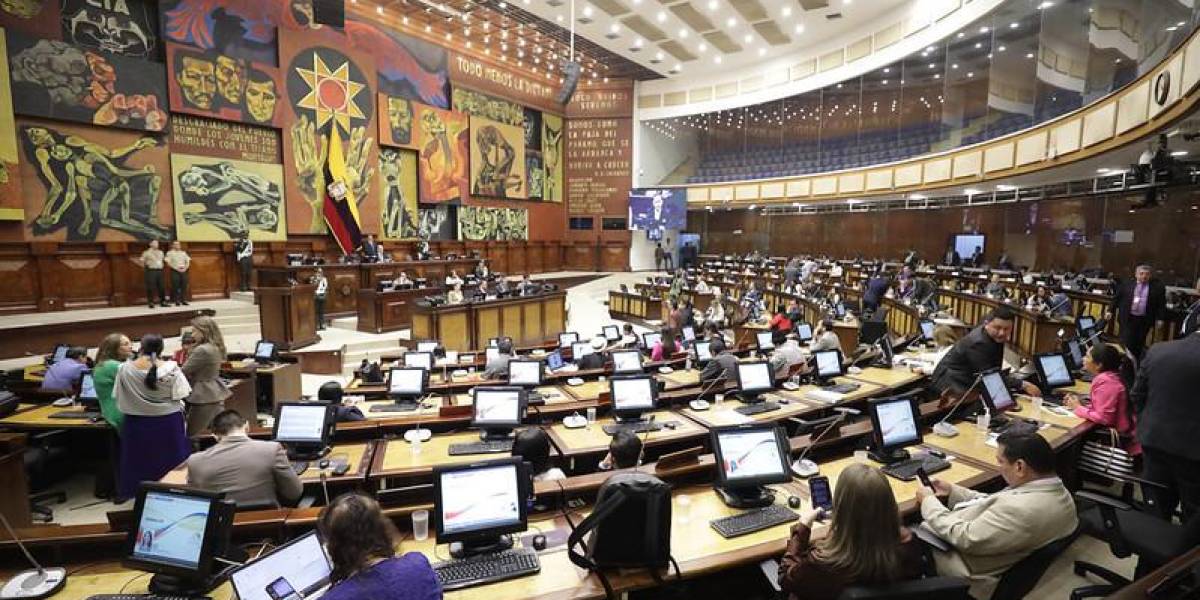 Asamblea: el Pleno pide a Noboa que asigne recursos para rehabilitar cuatro carreteras