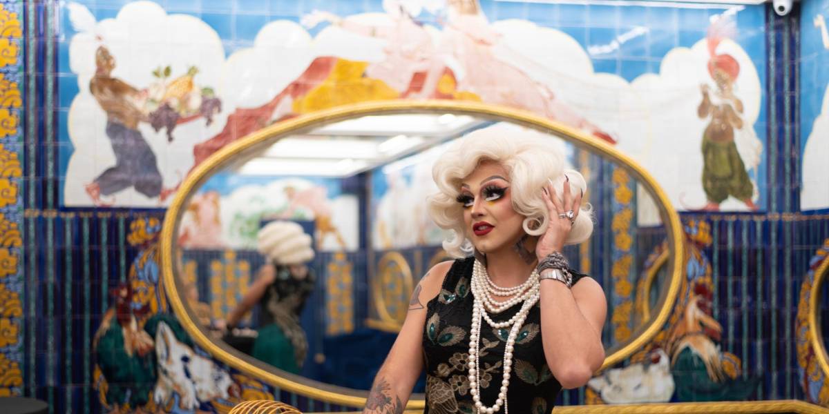 París: condenan los ataques homófobos contra la drag queen Minima Gesté, relevista de la antorcha olímpica