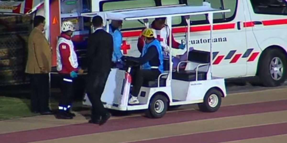 Jugador de la selección ecuatoriana sub 17 sufre fuerte derribo y tuvo que ser llevado en ambulancia a un hospital