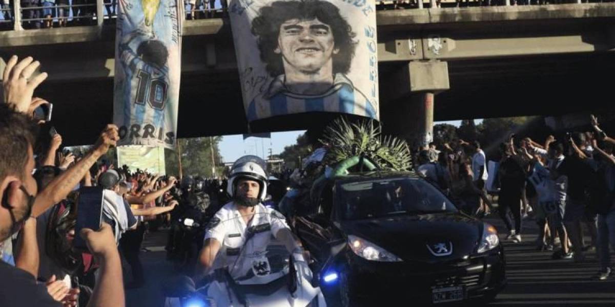 Los hijos de Maradona piden sacar su cuerpo del cementerio