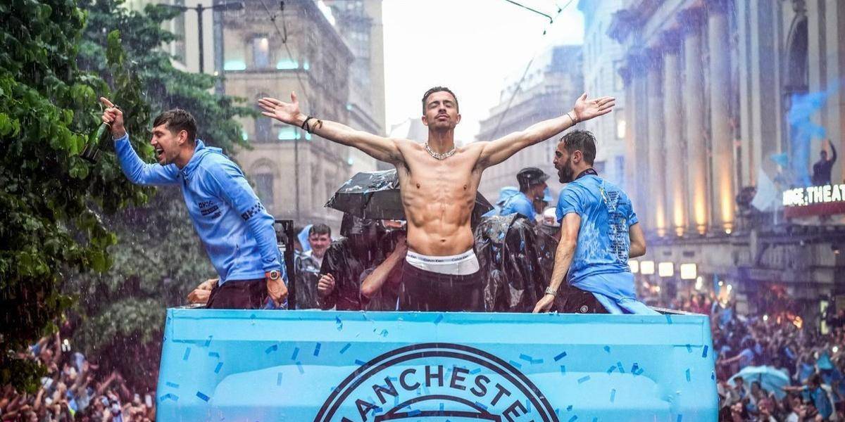 Jack Grealish, jugador del Manchester City, tiene una vida nocturna extremadamente salvaje, según un excompañero