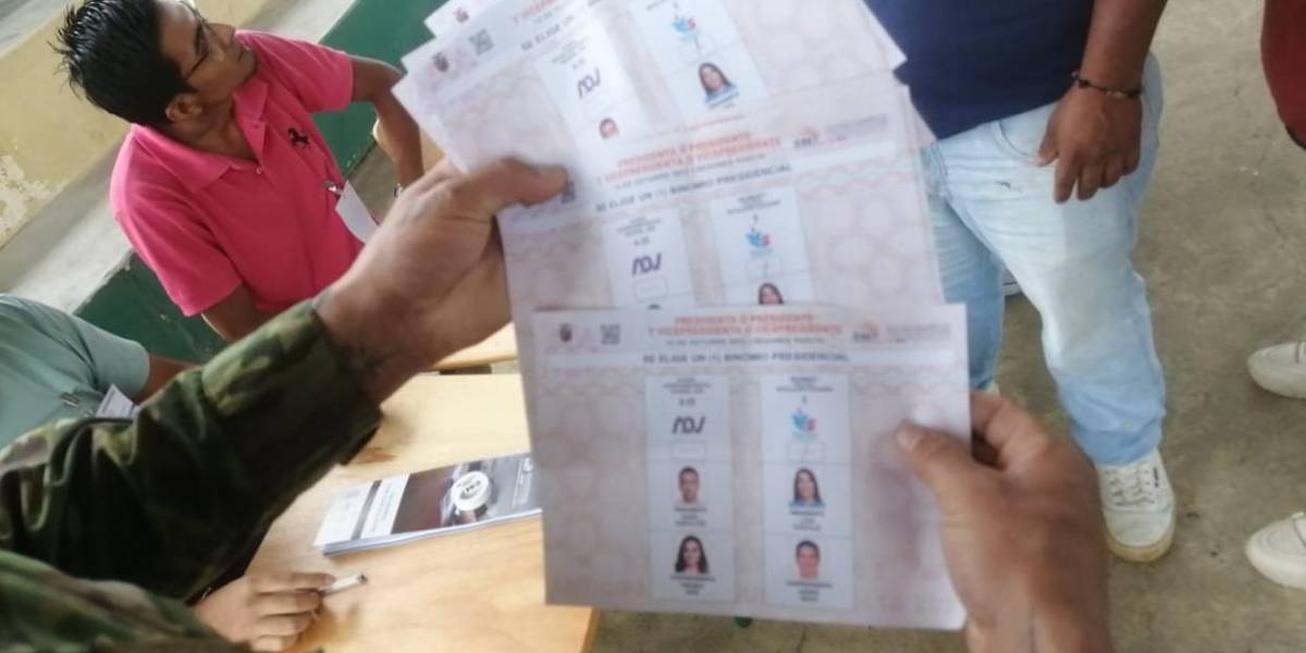 Elecciones Ecuador 2023: Fiscalía procesa a dos miembros de mesa por incidente de papeletas marcadas en Sucumbíos