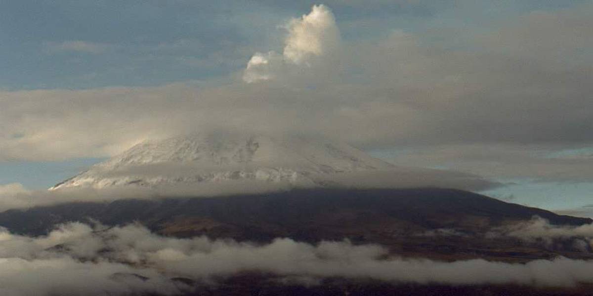 Actividad sísmica del volcán Cotopaxi descendió tras una leve emisión de ceniza