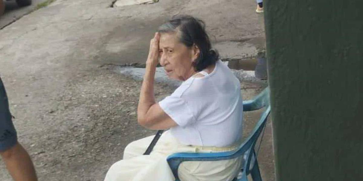 Guayaquil: autoridades brindaron asistencia a adulta mayor que supuestamente fue abandonada