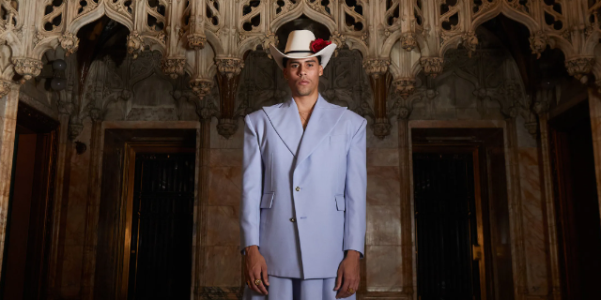 El hermano de Bad Bunny debutó como modelo en el New York Fashion Week