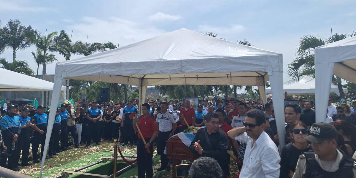 Agustín Intriago y Ariana Chancay son sepultados en Manta