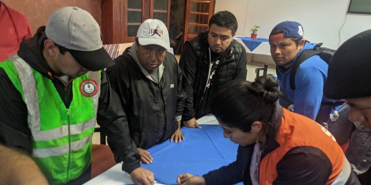Huigra en emergencia: la Secretaría de Riesgos declara alerta naranja en parroquia de Alausí y evacúa a la población
