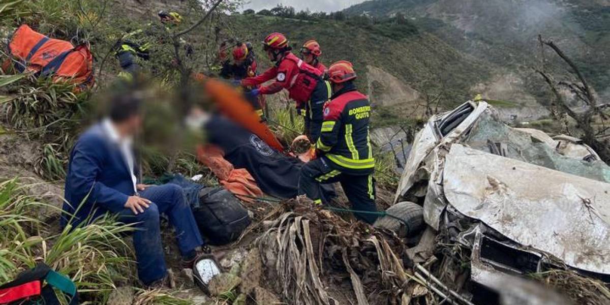 Quito: dos heridos tras caída de vehículo en una pendiente en Guayllabamba