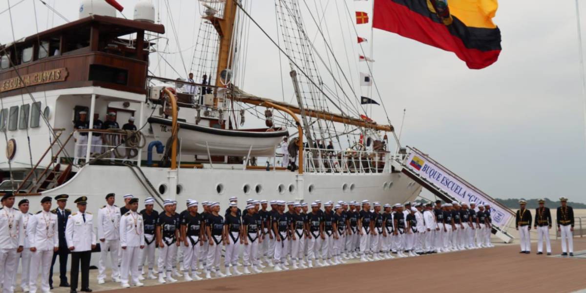 El Buque Escuela Guayas zarpa al Báltico en un crucero de instrucción