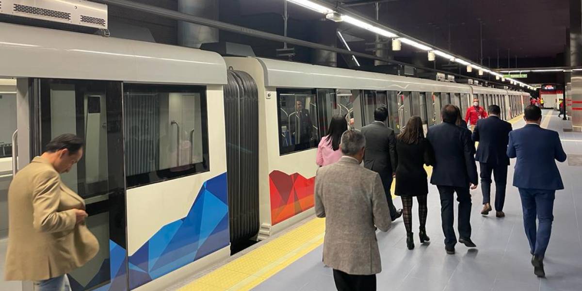 Metro de Quito aún no tiene permiso para circular