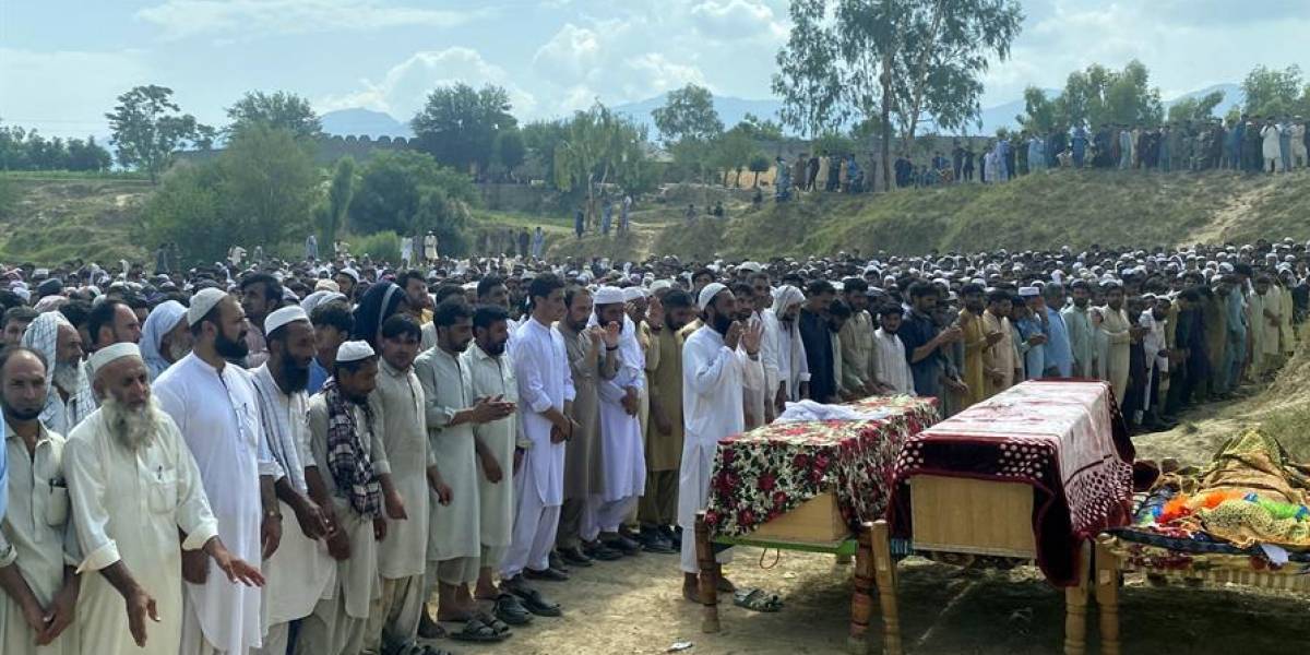Pakistán: el balance de víctimas del atentado a un mitin político sube a 63 muertos y 120 heridos
