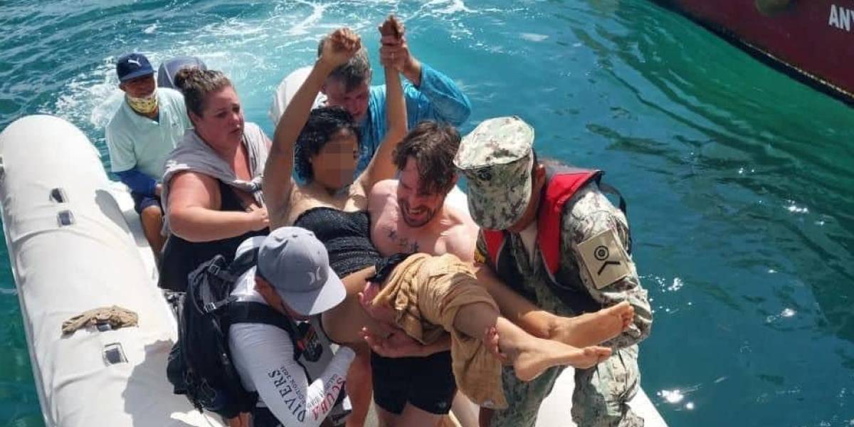Una mujer es mordida por un tiburón mientras hacía snorkeling en Galápagos
