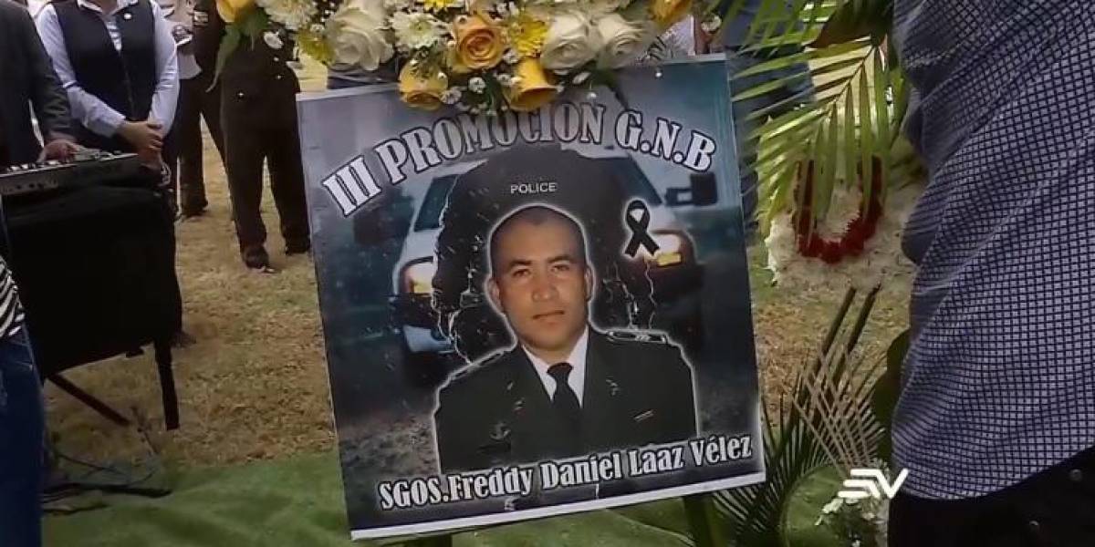 Freddy Laaz: esta tarde fue sepultado el policía asesinado durante un enfrentamiento contra delincuentes