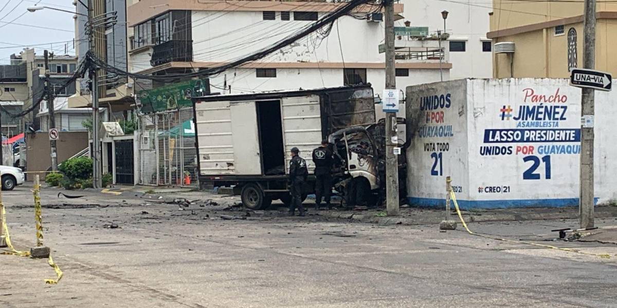 Asaltan joyería e incendian camión, en el norte de Guayaquil