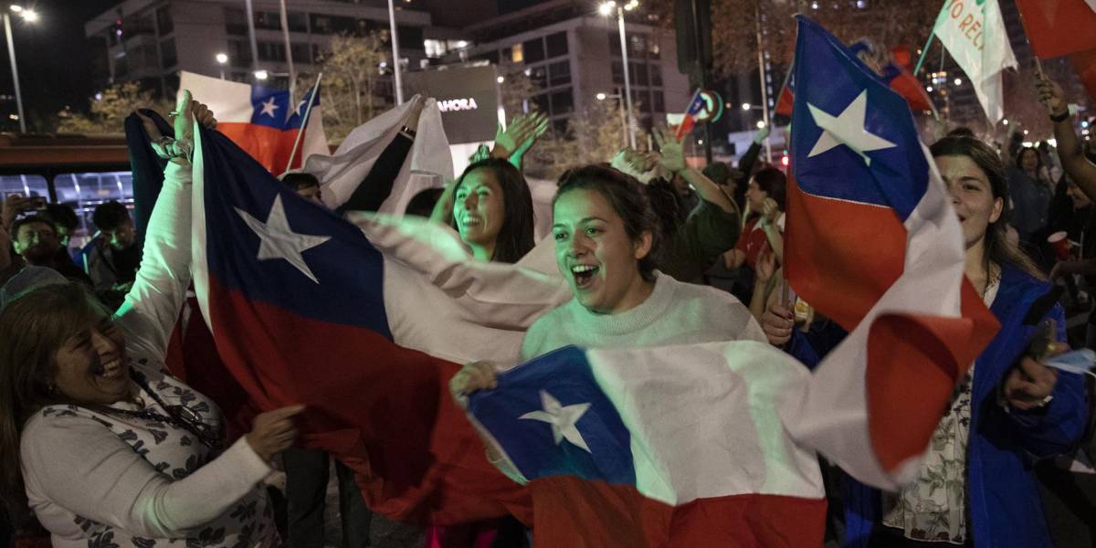 Una abrumadora mayoría rechazó nueva Constitución chilena mientras Boric pide un nuevo proceso