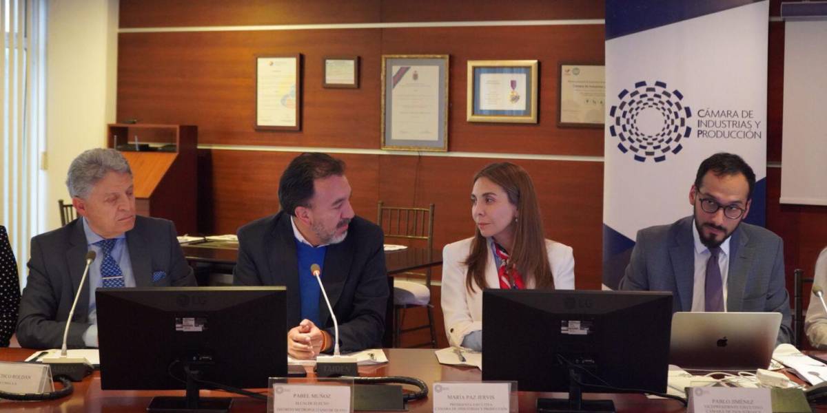 Pabel Muñoz convocará en junio a mesa de inversiones para Quito