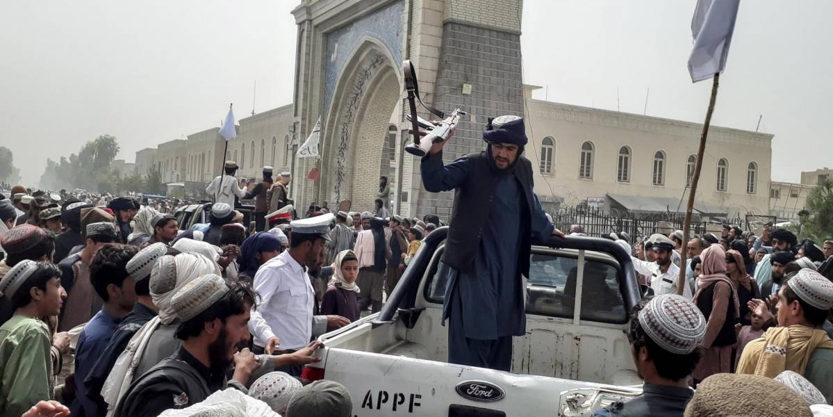 Tras 20 años los Talibanes vuelven al poder de Afganistán