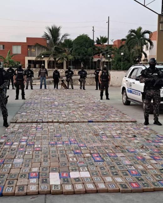 Imagen de las miles de paquetes de cocaína que fueron encontrados en el interior de un contenedor en Guayaquil.
