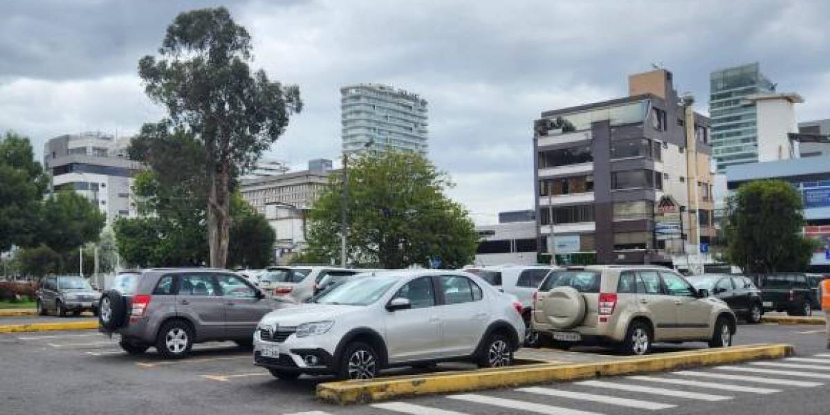 Quito: los cobros por los estacionamientos del parque La Carolina también serán por transferencia bancaria