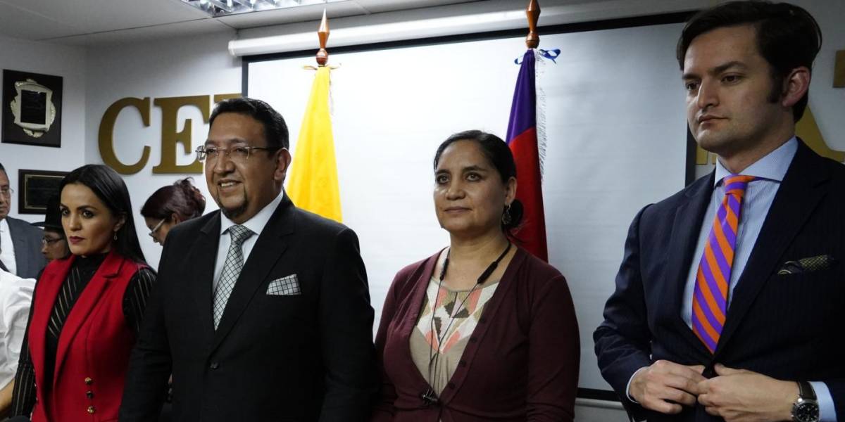 Muerte cruzada en Ecuador: exasambleístas califican de politizado que se convoque a elecciones este 18 de mayo