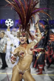 Color y sensualidad en carnaval de Sao Paulo