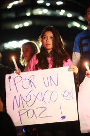 Mexicanos salen a las calles pidiendo paz para su país