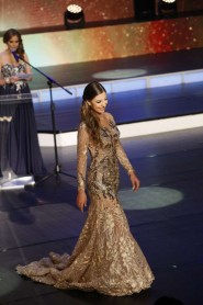 Las candidatas a reina de Quito desfilaron en traje de gala