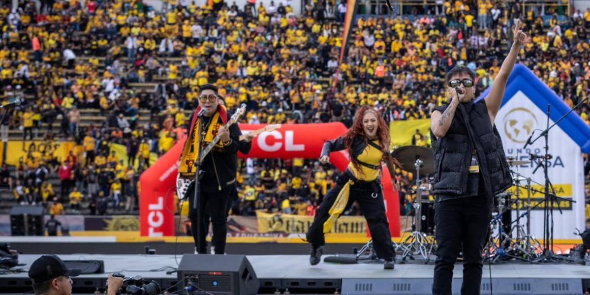 Sebastián Yunda reaparece con su banda en la Noche Amarilla, mientras su audiencia por asociación ilícita no se concreta