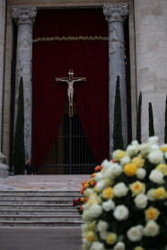 Flores ecuatorianas en la ceremonia de canonización de los papas