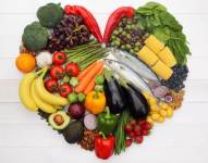 Un corazón sano requiere de alimentación balanceada y consciente, baja en grasas saturadas y comidas ultraprocesadas.