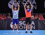 Gonzalo Escobar y Aleksandr Nedovyesov levantan el trofeo del Abierto en Sofía