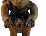 Una figura de la cultura prehispánica Jama-Coaque, llamado Tocado con cuerno.
