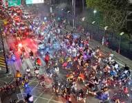 Imagen de movilización de motorizados en Guayaquil, la noche del 21 de octubre del 2023.