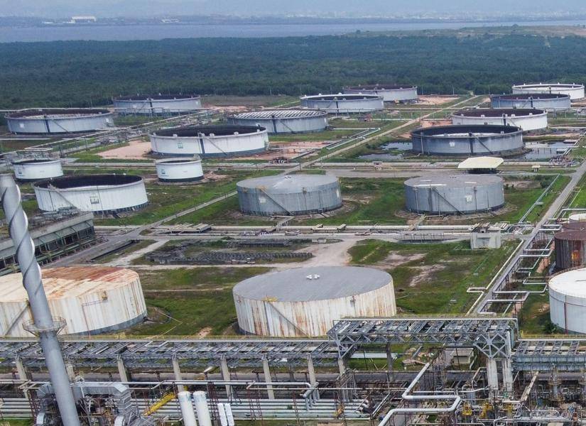 Una Amazonía libre de combustibles fósiles, en la que se impulse el desarrollo sostenible, y se apoye a los indígenas y comunidades que la habitan, parece utópica ante los intereses que insisten en explotar petróleo y gas en la selva, pero una propuesta de un grupo de ecologistas y pueblos originarios quiere hacerla real. EFE/ Andre Coelho/ ARCHIVO Una Amazonía libre de combustibles fósiles, en la que se impulse el desarrollo sostenible, y se apoye a los indígenas y comunidades que la habitan, parece utópica ante los intereses que insisten en explotar petróleo y gas en la selva, pero una propuesta de un grupo de ecologistas y pueblos originarios quiere hacerla real. EFE/ Andre Coelho/ ARCHIVO
