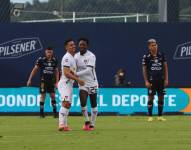 Jugadores de Liga de Quito e IDV en partido por Liga Pro