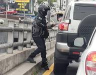 Momento en el que un conductor fue asaltado en la avenida Granados, norte de Quito.