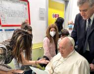 El papa Francisco en el departamento de oncología y neurocirugia pedriática del hospital Gemelli de Roma, donde se encuentra ingresado. EFE/Vatican Media