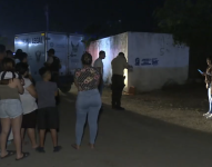 Tras identificar la escena, la comunidad reportó el caso a las autoridades. El fiscal ordenó el levantamiento del cuerpo, que fue trasladado a la morgue de Guayaquil.
