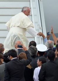 Con emotivos homenajes El Papa Francisco se despide de Ecuador