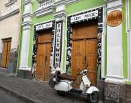 En el barrio La Tola, en el centro de Quito, se encuentra Tollywood a donde acuden artistas.